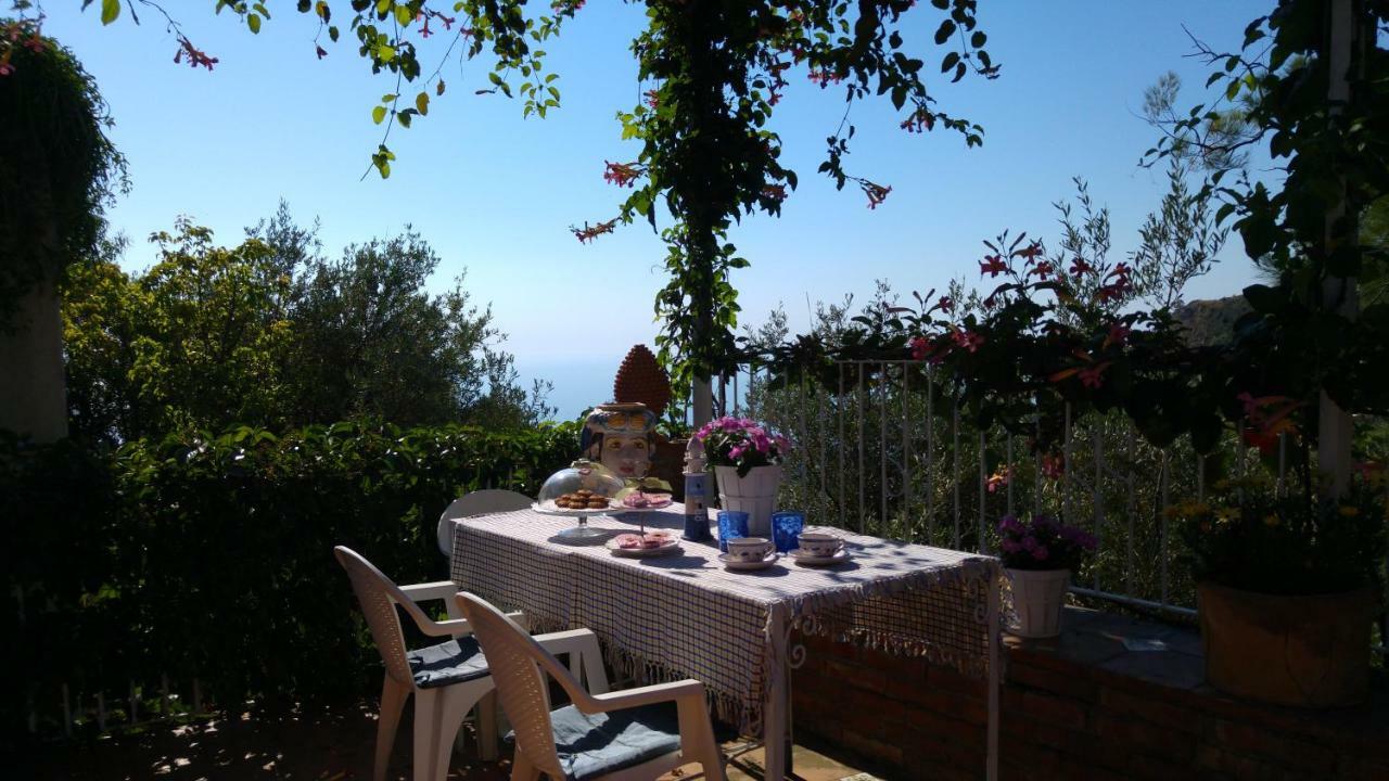 Casa Il Faro Villa Con Piscina Кастелмола Екстериор снимка